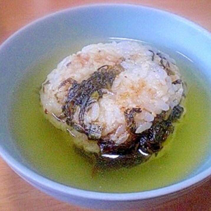 朝食に！　「辛子高菜焼きおにぎり茶漬け」　　　♪♪